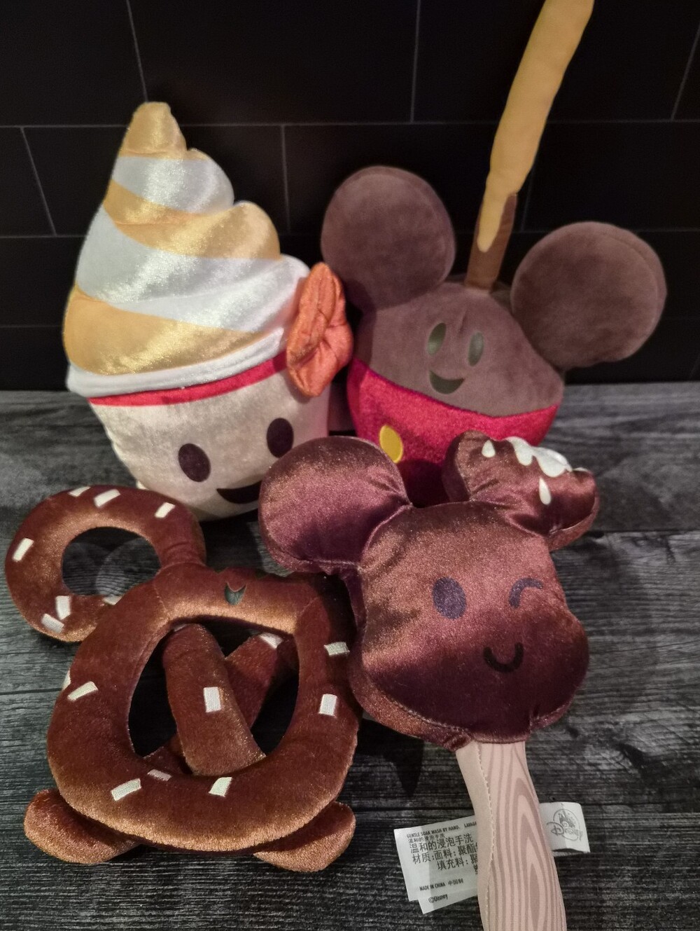 Disney Parks "Eats" Disney Emoji / Theme Park Treats Plush Collection